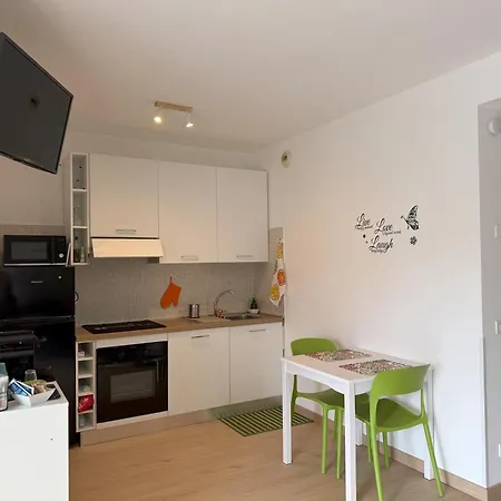 Apartamento Martenik Apartment, Vicino San Raffaele E Milano *